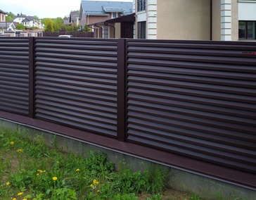 Отлив в цвет забора